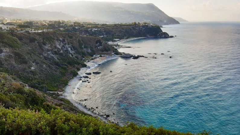 Gli albergatori della Costa degli Dei si preparano al “boom”: «Ad agosto già tutto esaurito»