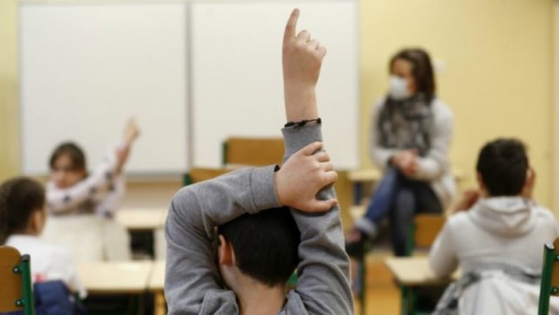 Scuola: regole nuove, polemiche vecchie. Fine Dad per 600mila studenti con la grana Ffp2