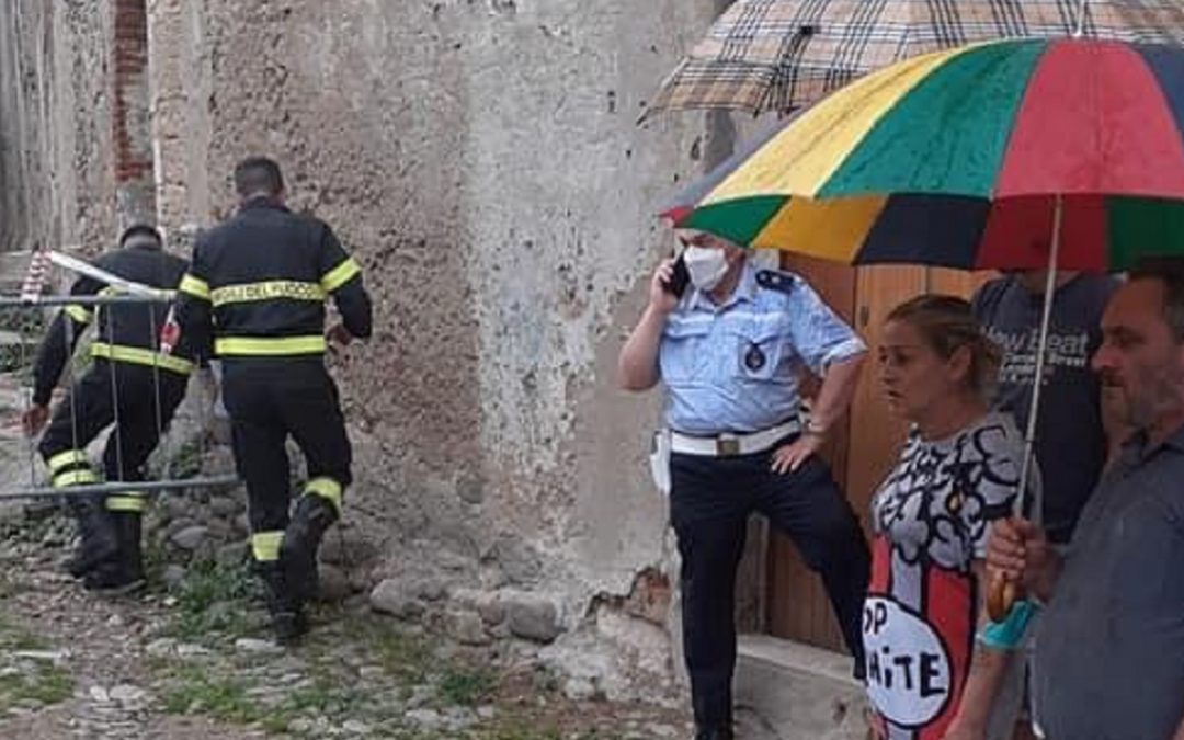 Maltempo: crolla il solaio di un immobile, paura nel centro storico di Cosenza