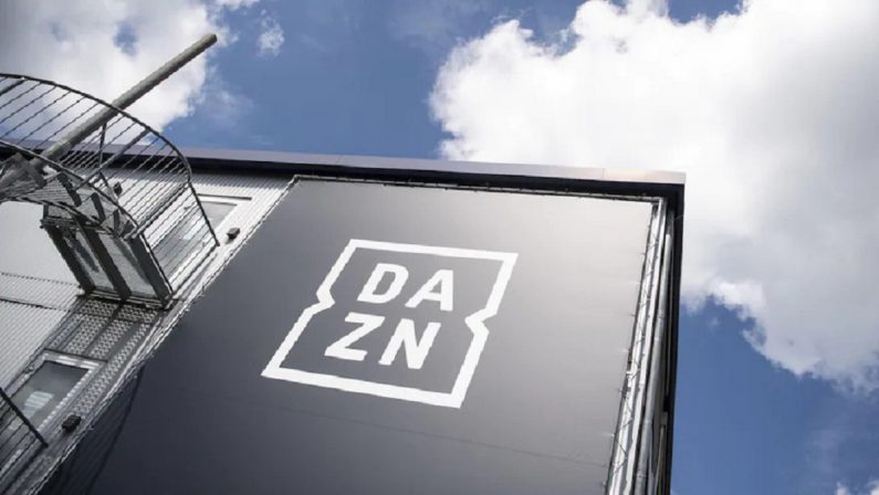 Stop alle partite su due dispositivi in contemporanea, bufera su Dazn