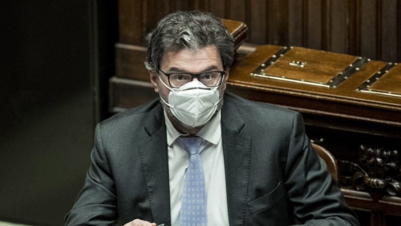 Green pass e non solo, la Lega slegata e una domanda: Giorgetti dove sei?