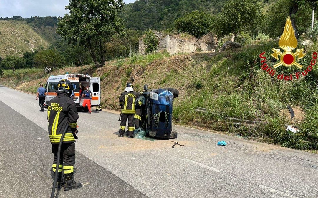 I vigili del fuoco sul luogo dell'incidente