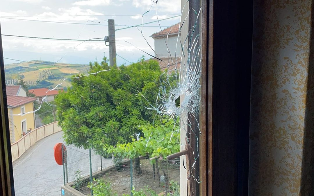 Il colpo sparato contro la finestra del consigliere comunale