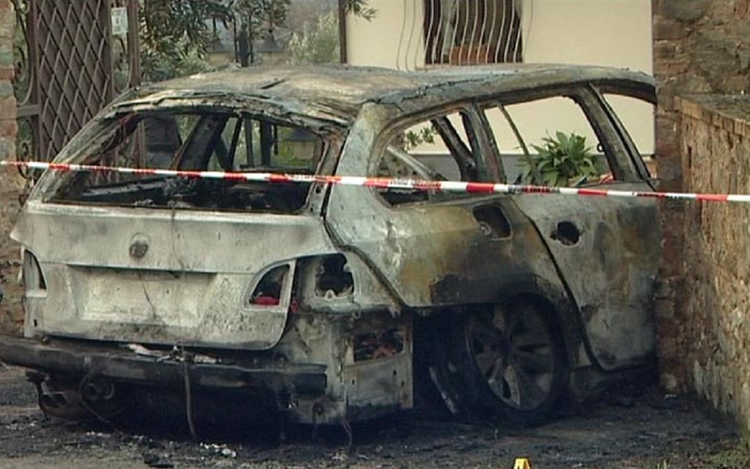 L'auto dove fu ucciso e bruciato Domenico Maria Gigliotti