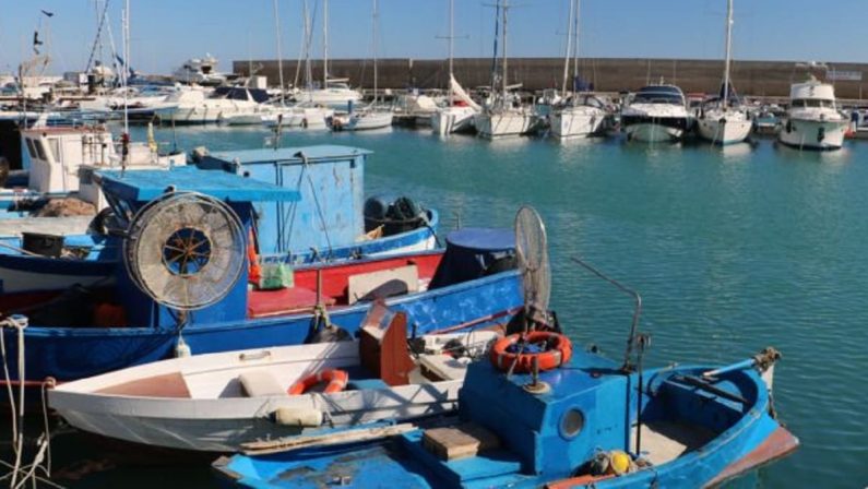 Un mese senza pesce fresco, fermo della flotta italiana nello Ionio e nel Tirreno