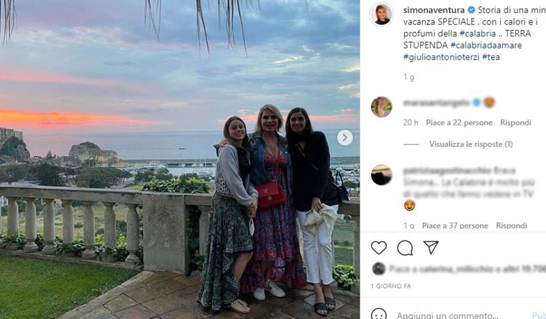 Il post su Instagram di Simona Ventura in Vacanza in Calabria