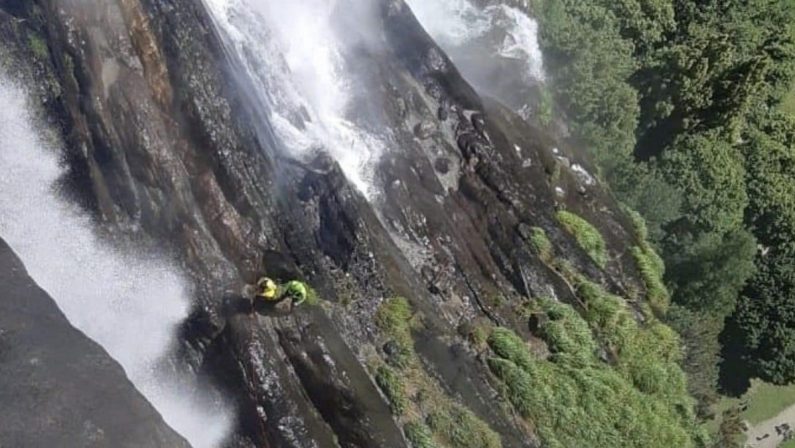 Tragedia in Lombardia, donna calabrese precipita in una cascata e muore sul colpo