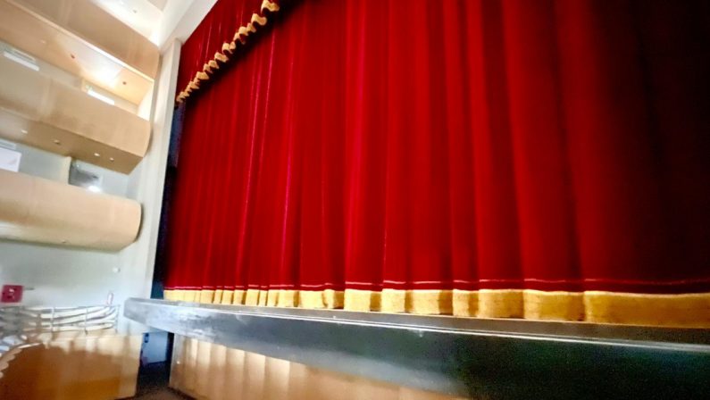 Nuovo Teatro Vibo, odissea senza fine: il comune "licenzia" il Consorzio Geco