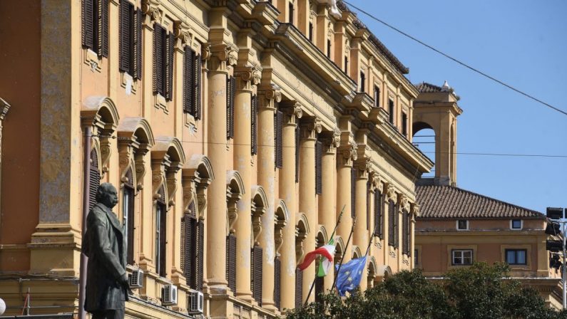 A giugno il fabbisogno del settore statale di 15,8 miliardi