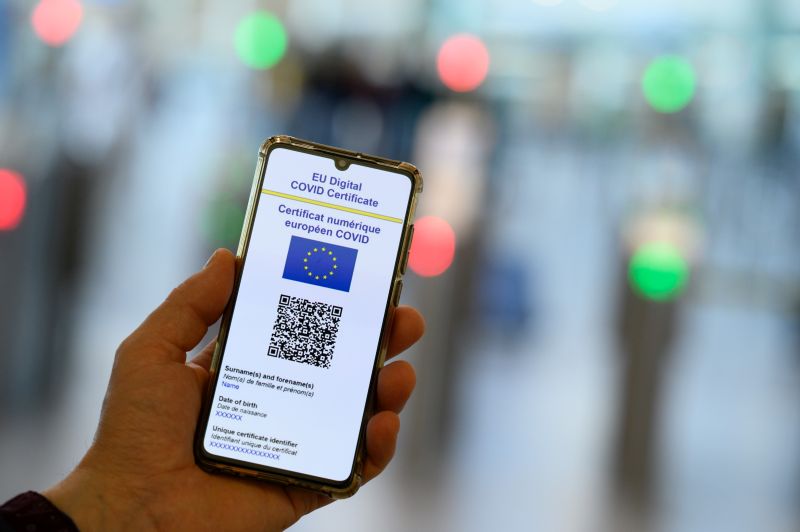 Gdf sgomina traffico green pass e vaccini venduti sul dark web