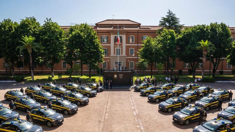 Peugeot consegna 30 e-208 100% elettriche alla Guardia di Finanza