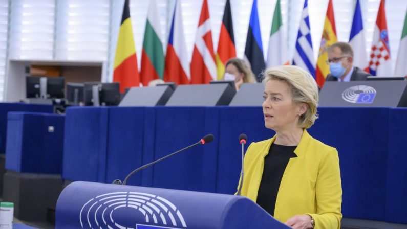 Von der Leyen “Vaccini sufficienti per il 70% della popolazione Ue”