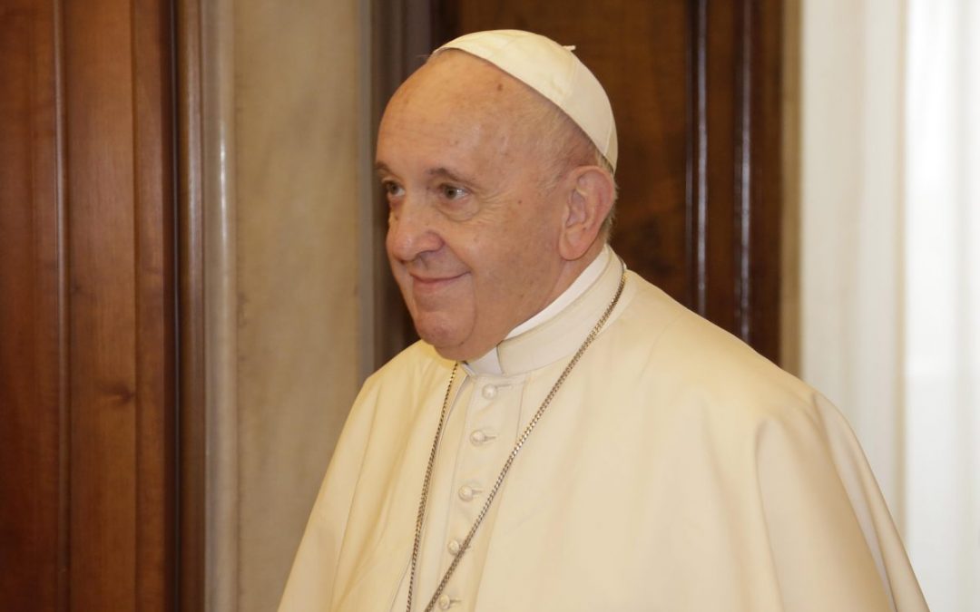 Papa Francesco, Vaticano “Sta riprendendo gradualmente il lavoro”
