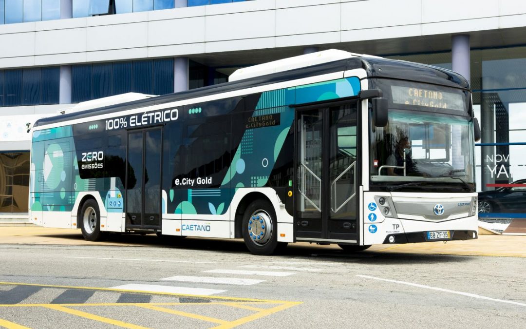 Il marchio Toyota sugli autobus a zero emissioni CaetanoBus