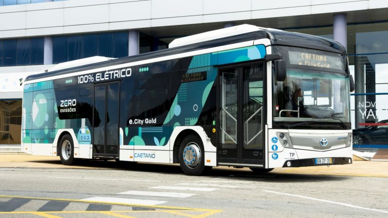 Il marchio Toyota sugli autobus a zero emissioni CaetanoBus