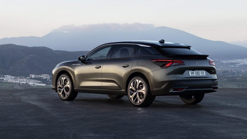 Citroen, nuova ammiraglia C5 X tra innovazione e comfort