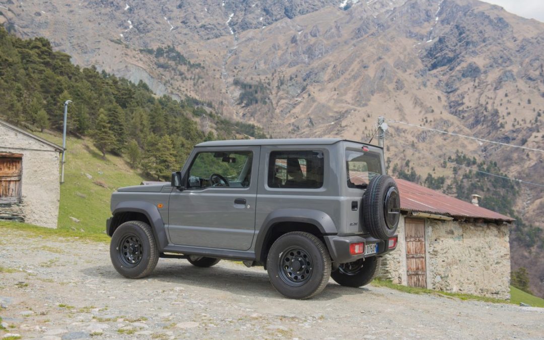 Suzuki Jimny non cambia anche se diventa autocarro