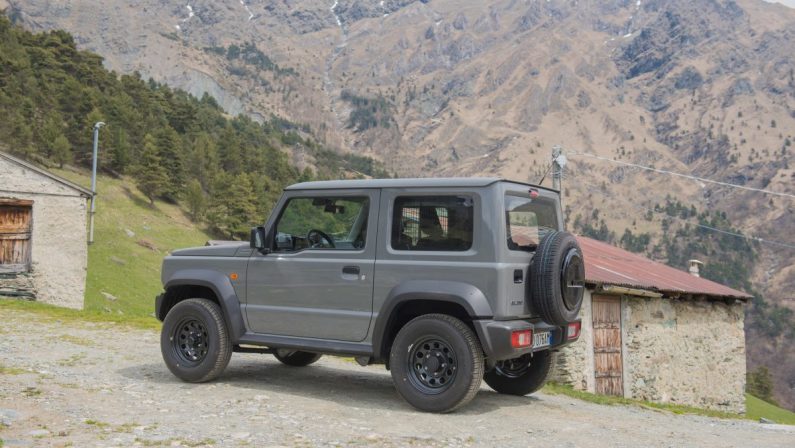 Suzuki Jimny non cambia anche se diventa autocarro