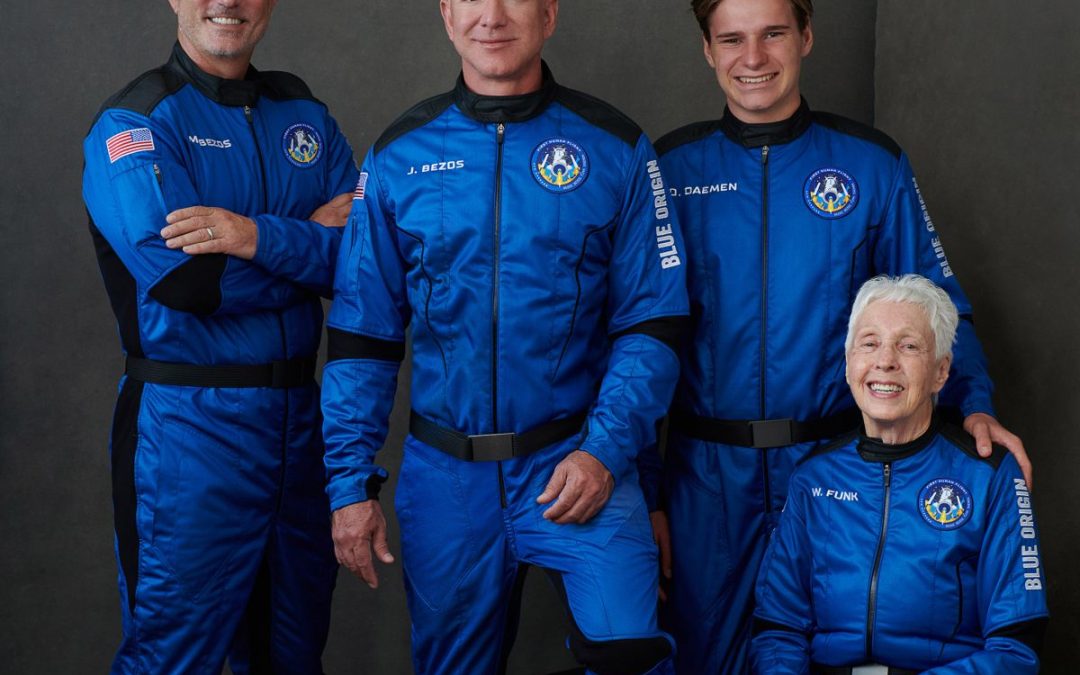 La navicella Blue Origin compie la sua missione, Bezos nello spazio