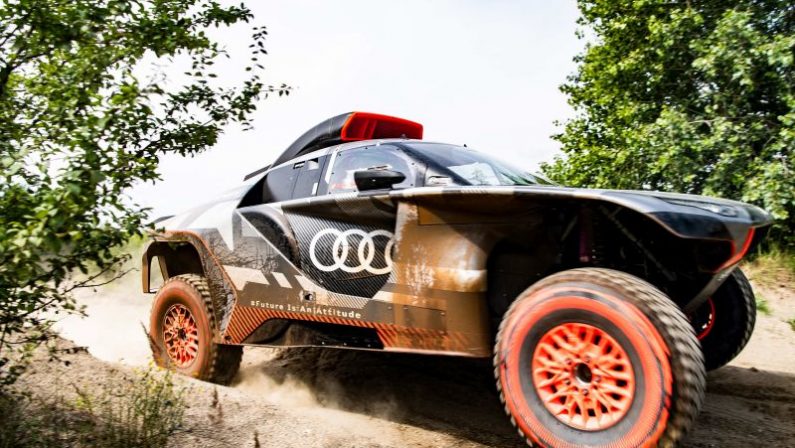 Audi, prototipo Dakar 2022 “laboratorio” per mobilità elettrica