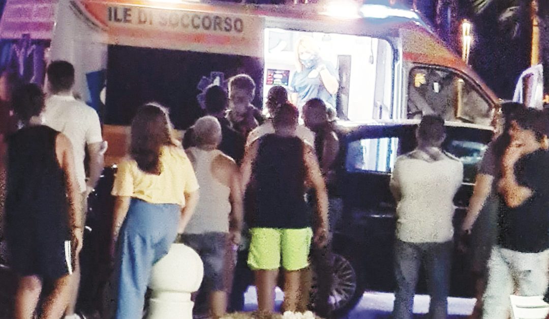 L'ambulanza sul luogo dell'aggressione