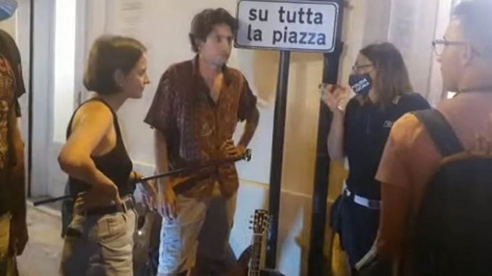 E La Strada Si Apre Testo