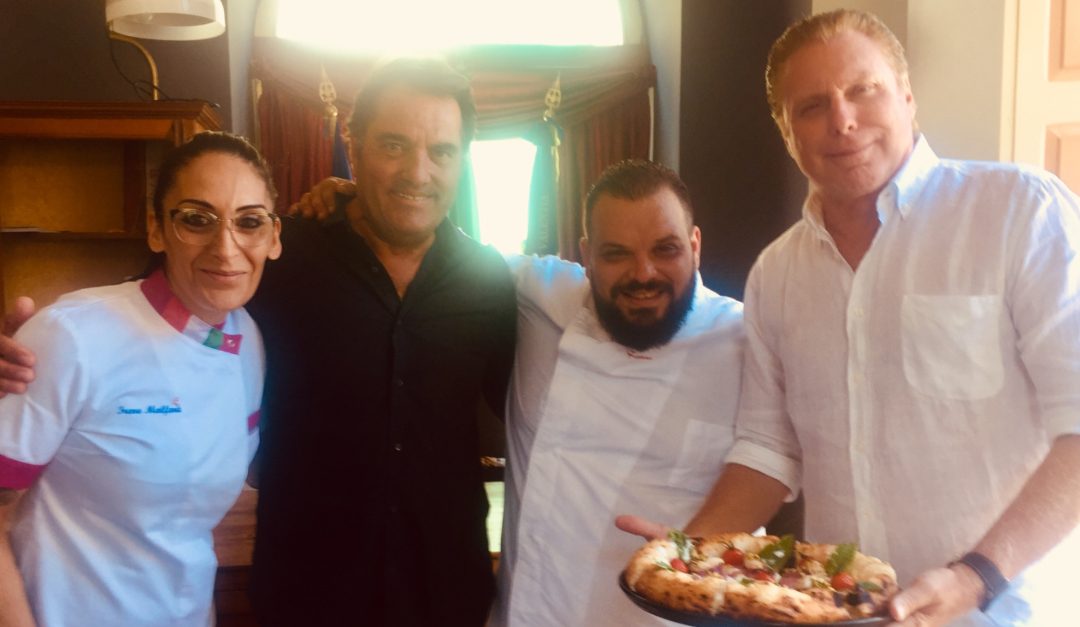 La pizza Borgo dei Borghi offerta al conduttore di Bellissima Italia Fabrizio Rocca