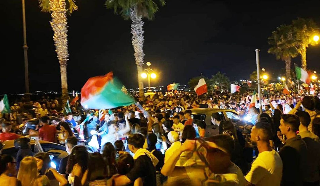 I tifosi in delirio sul lungomare Falcomatà