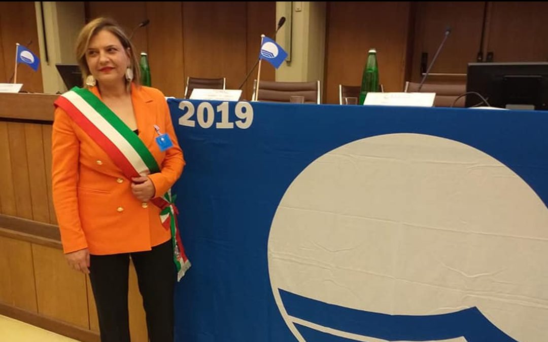 Barbara Mele con la Bandiera blu del 2019