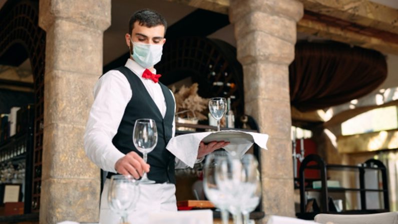 Molinaro: «Bar e ristoranti lombardi cercano i lavoratori in Calabria»