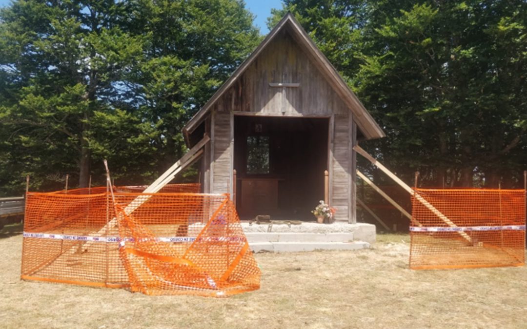La chiesetta in legno di Monte Botte Donato