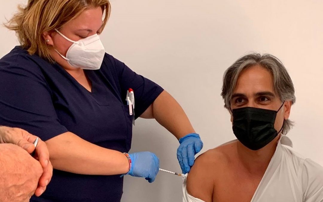 Il sindaco Giuseppe Falcomatà si vaccina