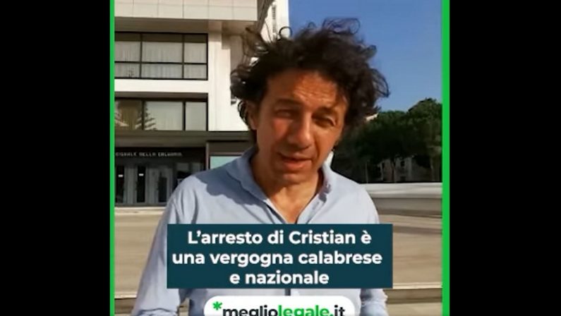 Malato rischia il carcere per la cannabis terapeutica, la protesta di Marco Cappato - VIDEO