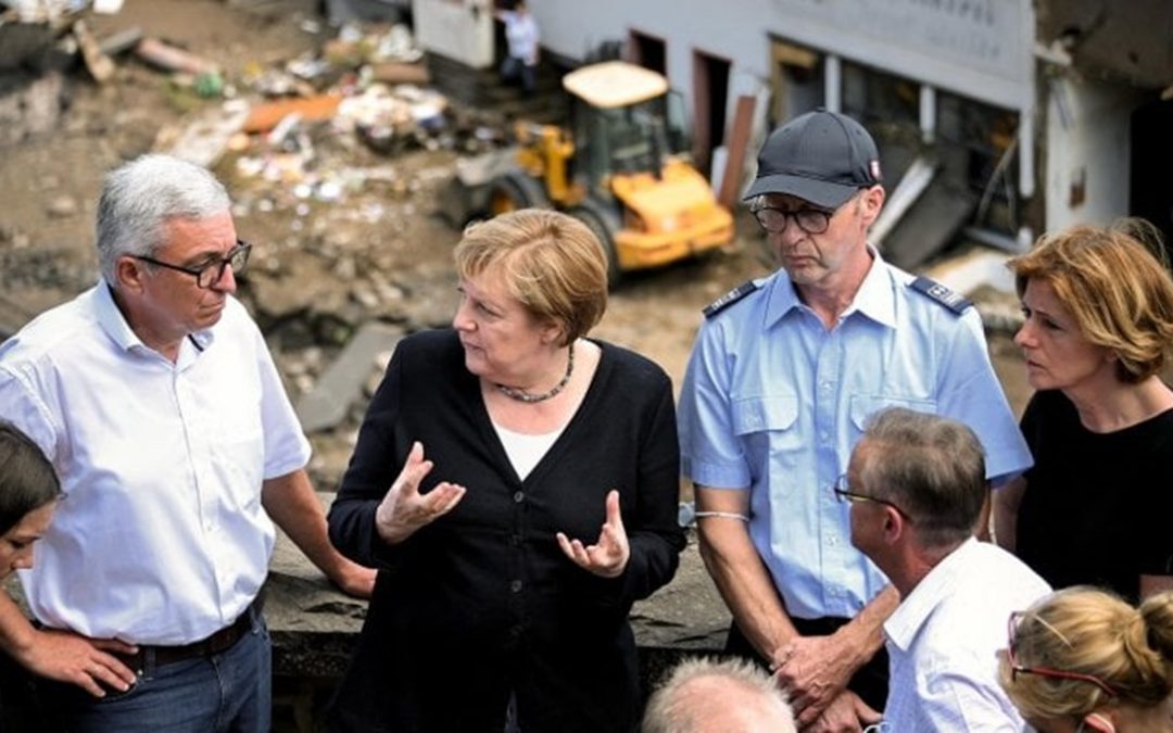 Angela Merkel nei luoghi dell'alluvione