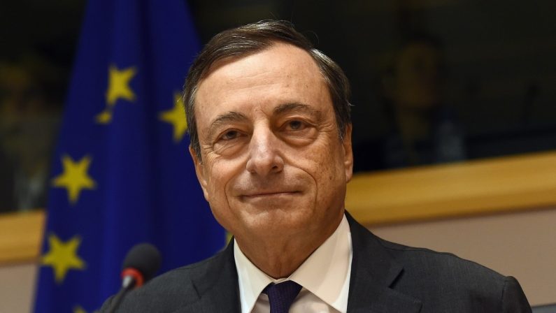 Draghi va per la sua strada mentre i grillini raccolgono le rovine