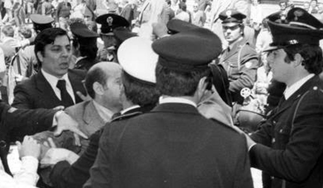Un momento della rivolta di Reggio Calabria, a sinistra Paolo Romeo