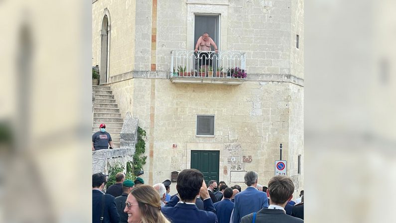 Il professore dal balcone, la vera star del G20 di Matera