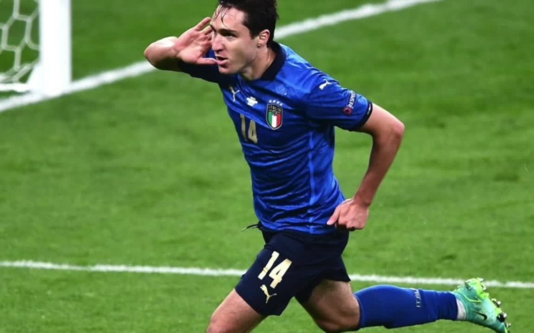 Federico Chiesa esulta dopo un gol