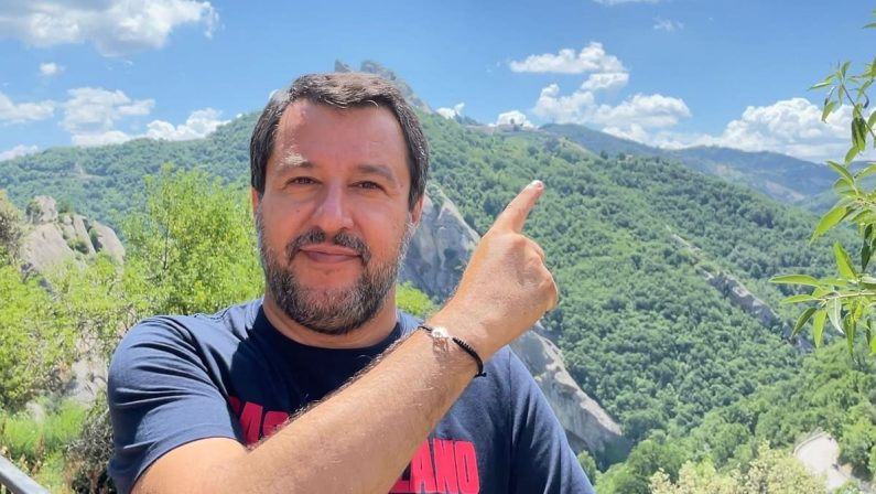 VIDEO - Salvini fa il volo dell'angelo a Castelmezzano