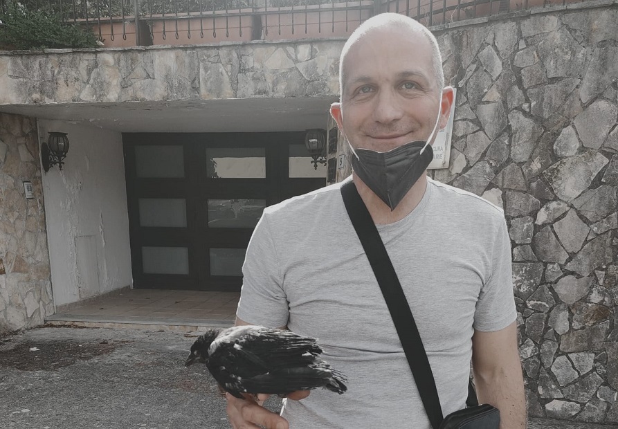 Il cucciolo di cornacchia con Francesco Maria Senatore