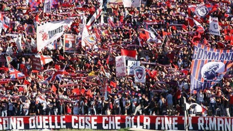 Lo stadio "San Vito-Marulla" esaurito per il derby Cosenza-Crotone