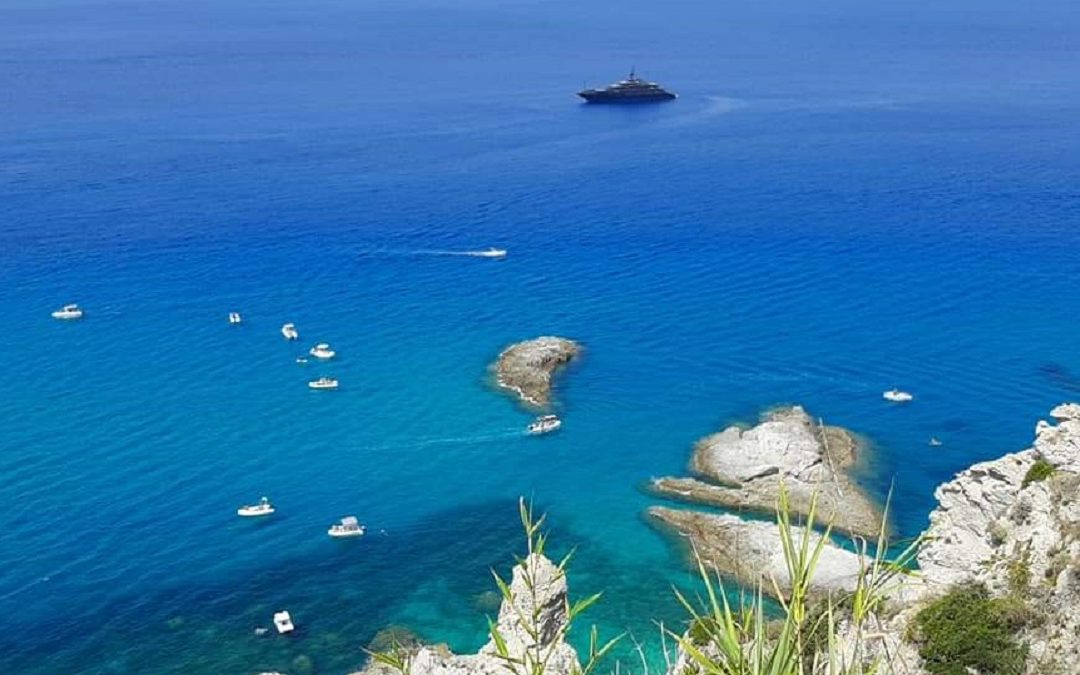 Lo yacht di Giorgio Armani a Capo Vaticano