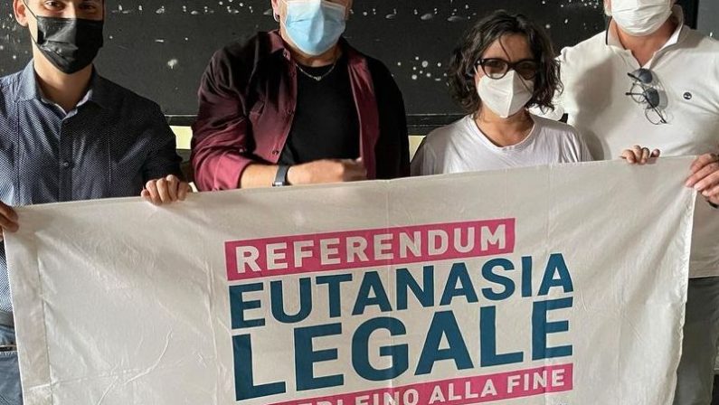 Eutanasia, Vasco Rossi firma per referendum fine vita