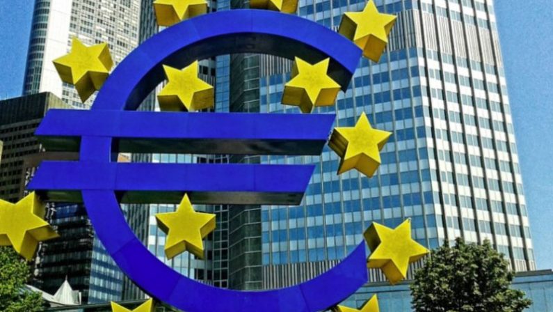 Bce, avviata ripresa area euro ma resta incognita pandemia