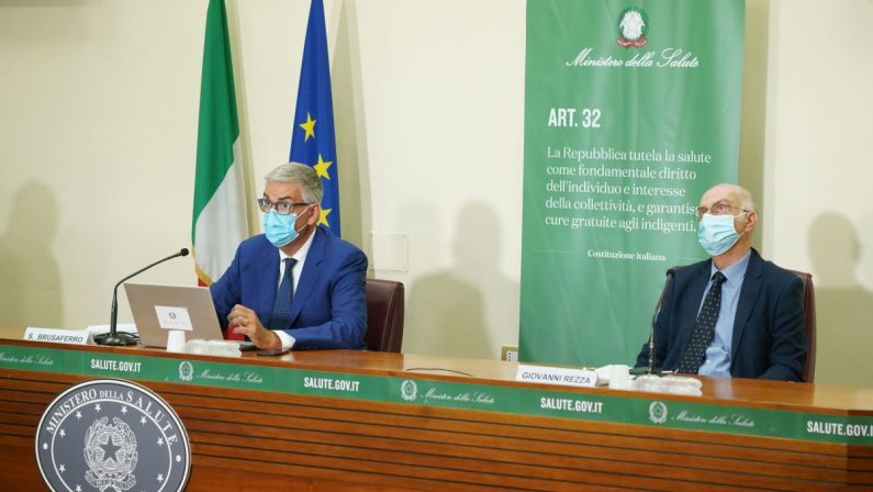 Vaccino rallenta curva covid ma un over 50 su 4 è ancora senza dose