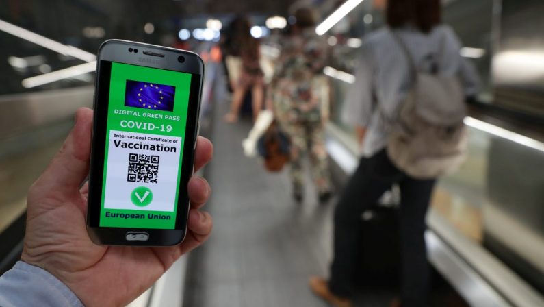 Green Pass, Garante Privacy “I gestori dei locali possono controllare”