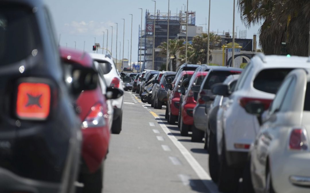 Covid riduce la mobilità degli italiani ma cresce l’uso dell’auto