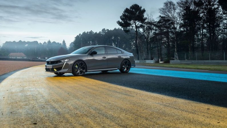 508 Peugeot Sport Engineered, l’importanza del posto guida