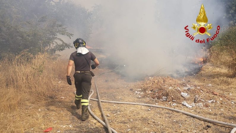 Fiamme domate sull’Etna, sulle Madonie si contano i danni