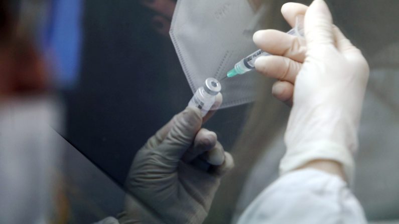 Vaccino, disponibili 11,2 milioni dosi di Pfizer e Moderna